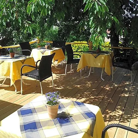 לינה וארוחת בוקר Elbhangzimmer 3*